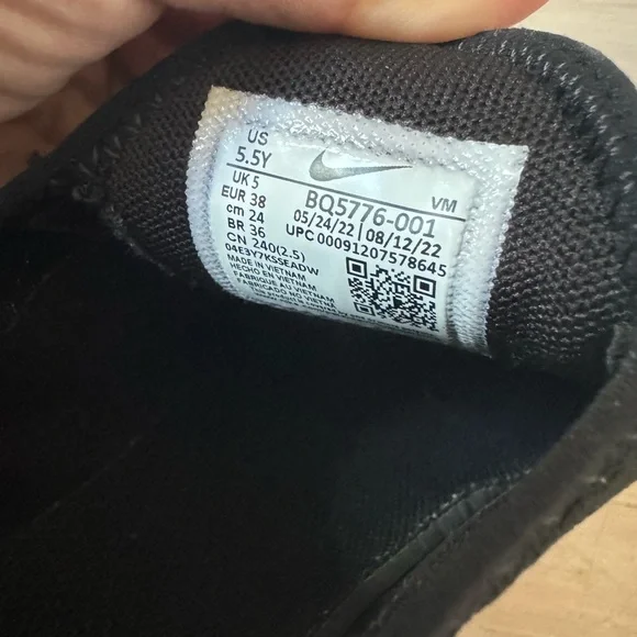 Nike Air Max 270 'Triple Black' Running Shoes - Picture 5 of 7